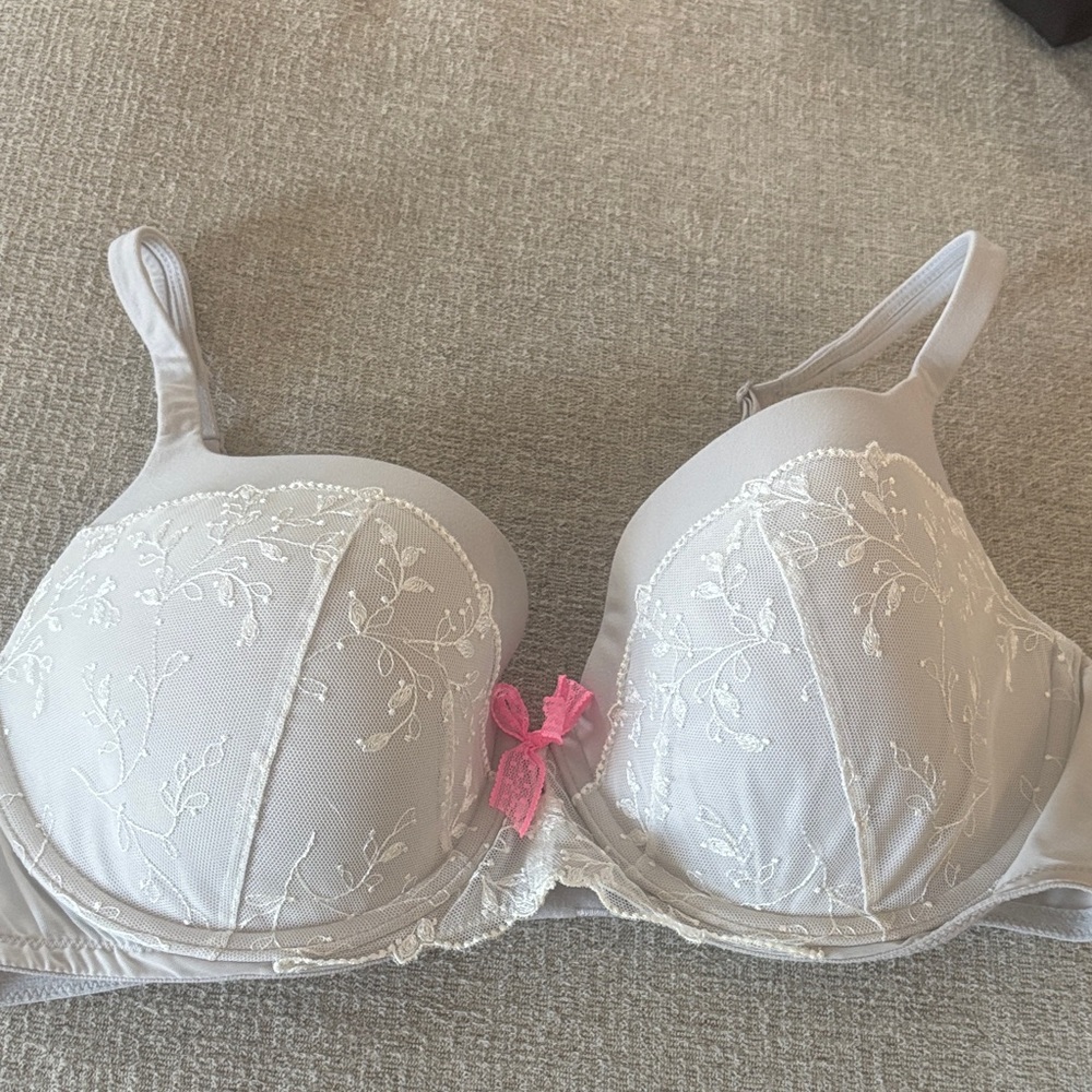 Victoria's Secret Lace Bra - Cream and Pink